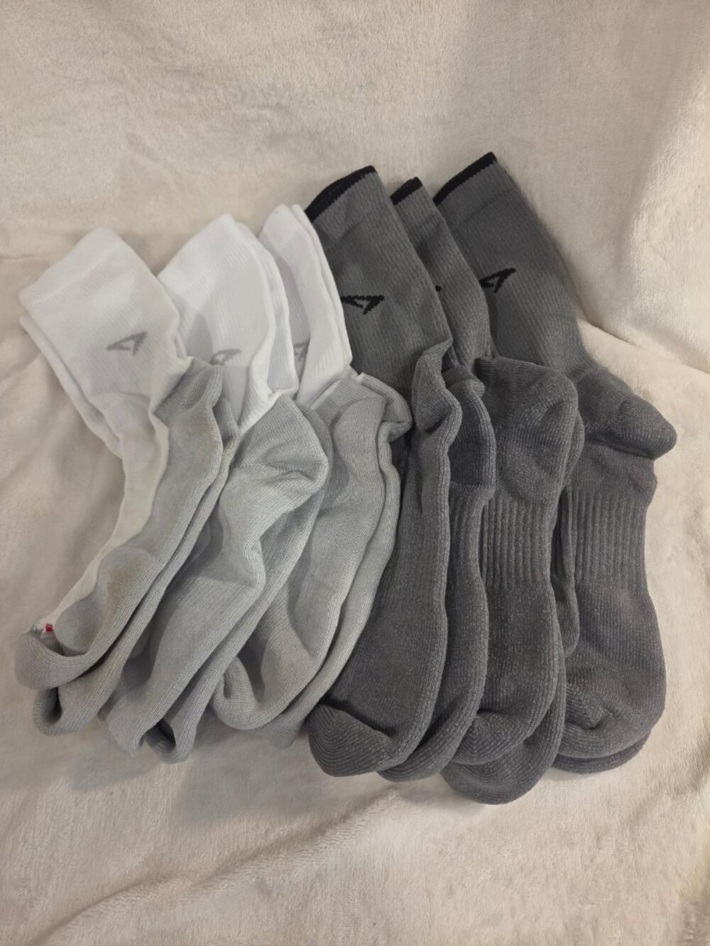 NEW Drymax Athletic Running Socks Lot of 6 Pairs White Grey